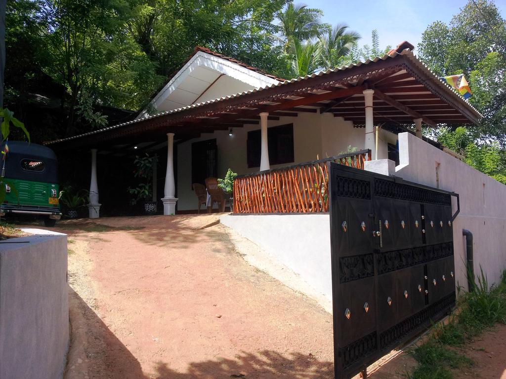 Methusha Holiday House Mirissa Buitenkant foto